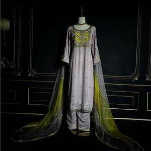 Punjabi , Pakistani suit 
Customization: Layout, color & handwork